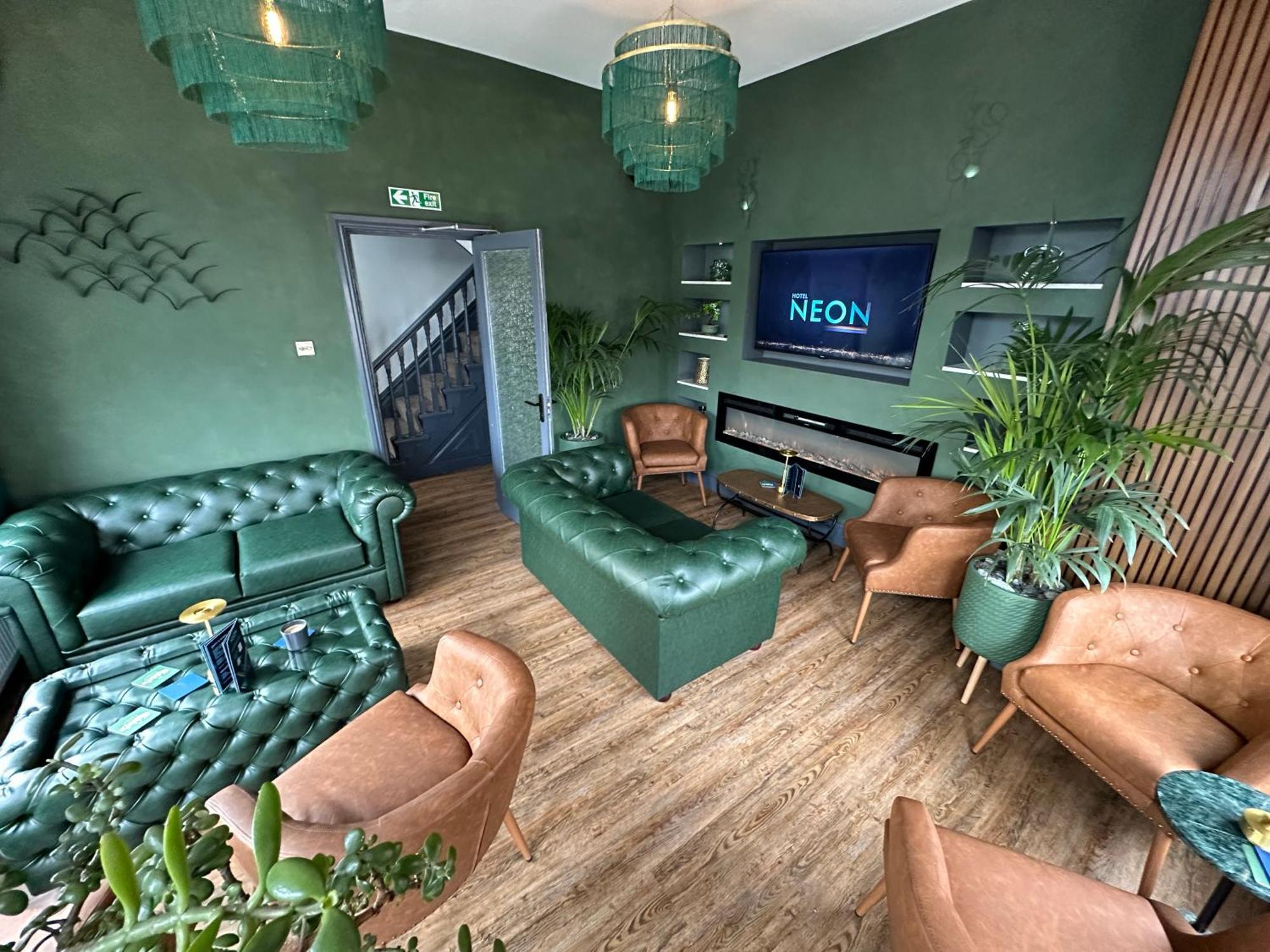 Hotel Neon *