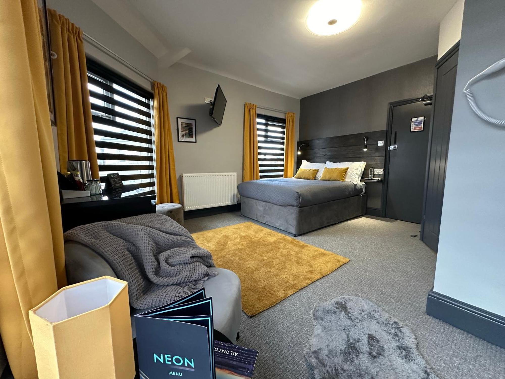 Hotel Neon *